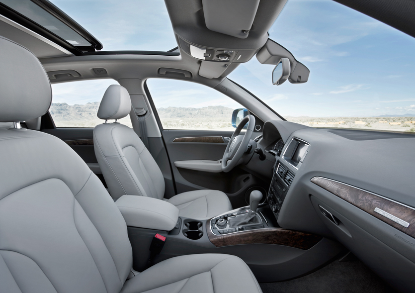 Audi Q5 2010 Interior. Long wheelbase, roomy interior