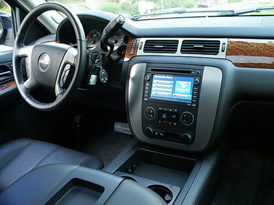 2008 GMC Yukon Hybrid interior