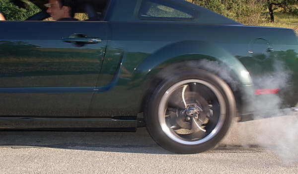 Ford Mustang Bullitt - burn-out