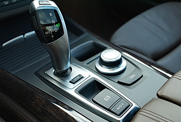 2008 BMW X5 4.8i - 6-speed automatic transmission and iDrive