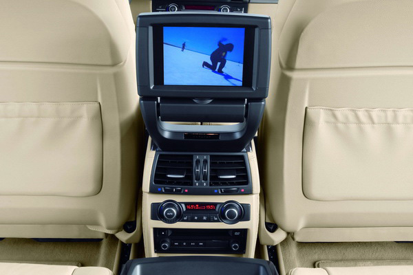 2008 BMW X6 rear seat entertainment system