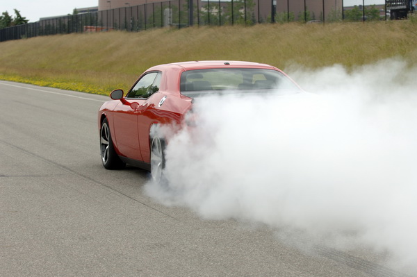 Dodge Challenger SRT10 Concept burnout