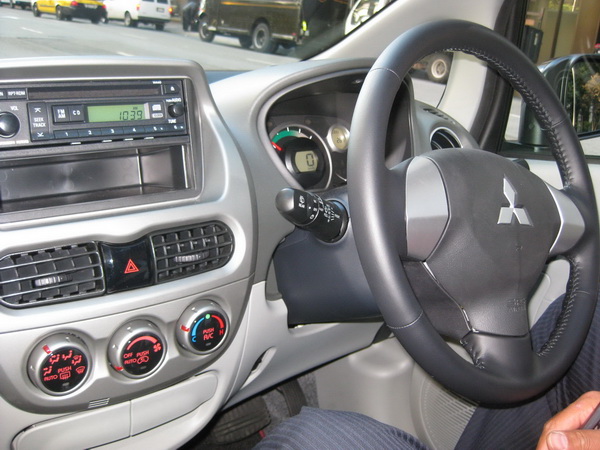 Mitsubishi i MiEV interior