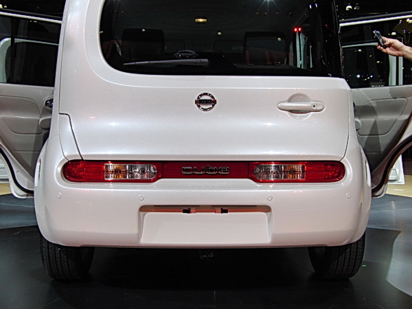 2009 Nissan Cube - refrigerator style rear door