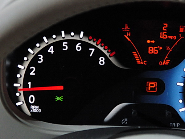 2009 Nissan Cube tachometer