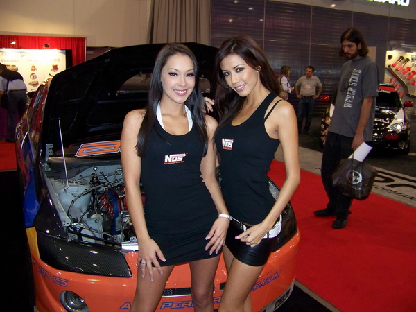 SEMA 2008 NOs booth babes