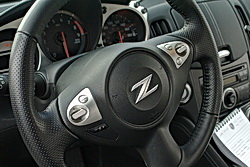 Nissan 370Z steering wheel mounted controls