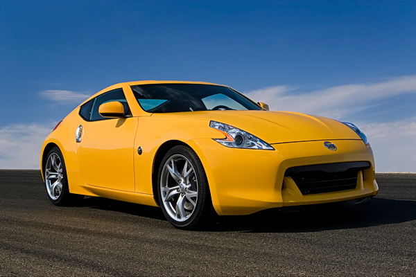 2009-Nissan-370Z-Yellow