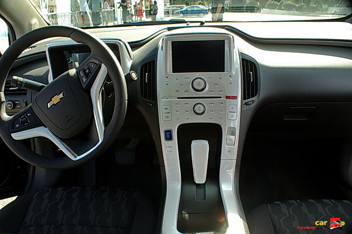 2011 Chevrolet Volt front dashboard