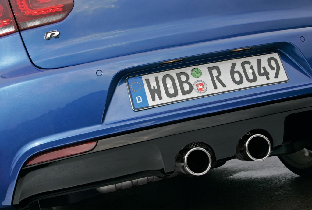 2011 VW Golf R center mounted twin exhaust pipes