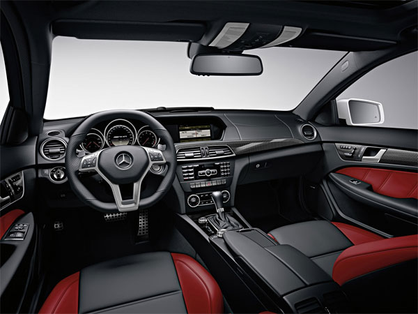 2012-Mercedes-Benz-C63-AMG-Coupe-Dashboard