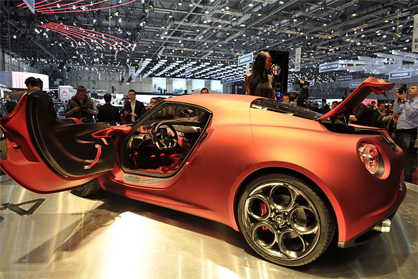 Alfa-Romeo-4C-Coupe-Concept-Door