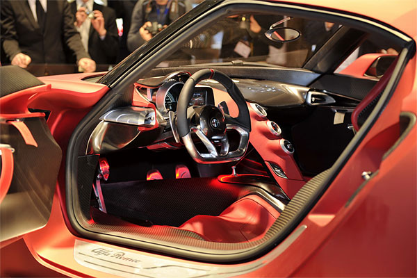 Alfa-Romeo-4C-Coupe-Concept-Steering