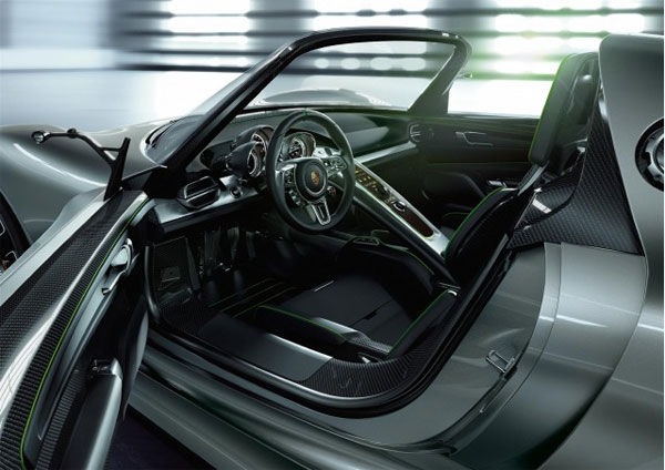 Porsche-918-Spyder-Plug-In-Hybrid-Interior