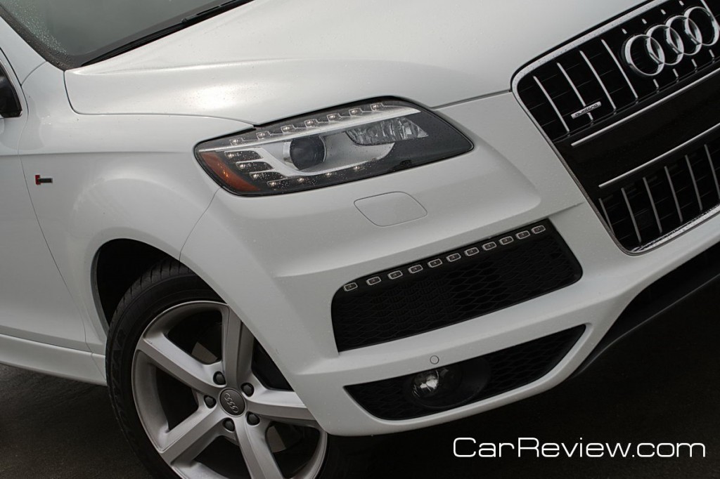 2011 Audi Q7 S-line xenon plus headlights w/LED DRLs