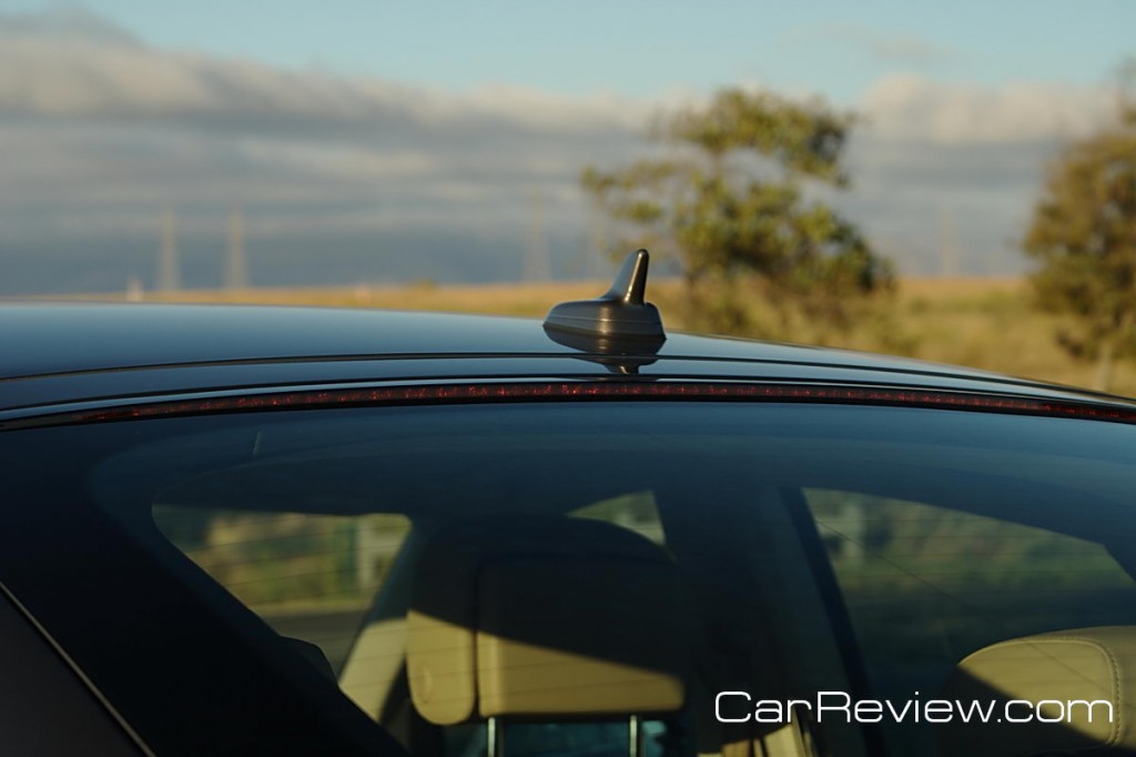 3rd brake light integrated into edge of roofline