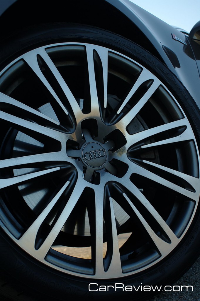 20-inch aluminum alloy wheels