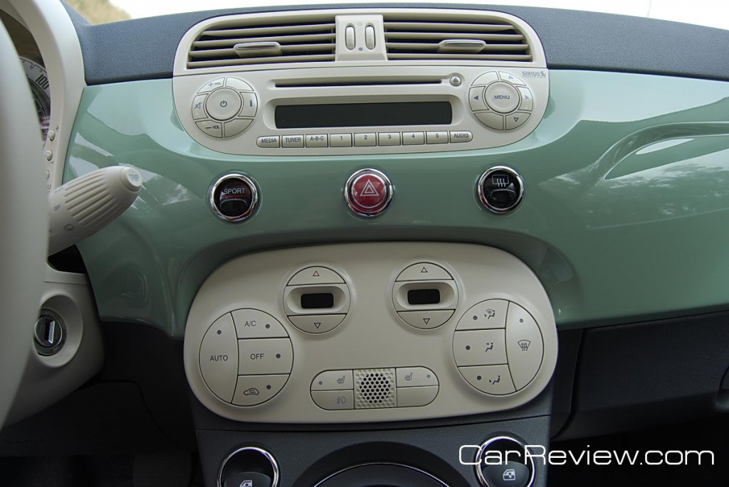 2012 Fiat 500 center console