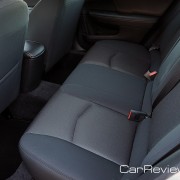 60 / 40 split-folding rear seat with trunk pass-through