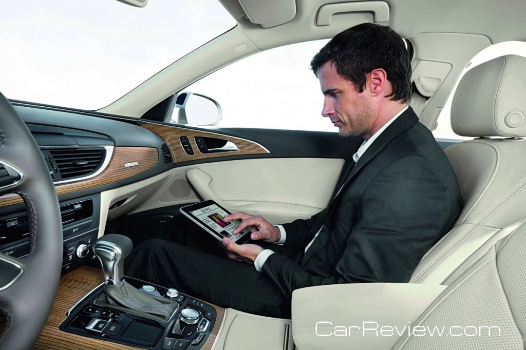 Audi MMI® Navigation plus with Google Earth™ and Audi Connect