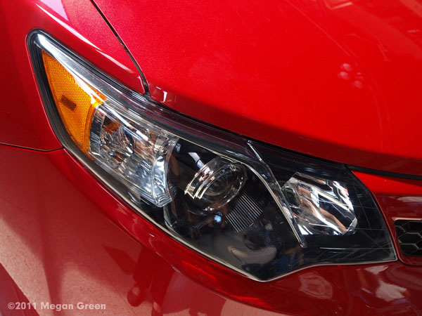 2012 Toyota Camry SE headlight