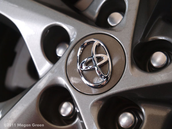 2012 Toyota Camry SE wheel