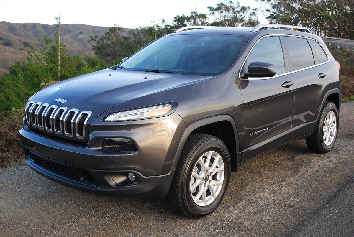 2015 Jeep Cherokee Latitude User Manual.