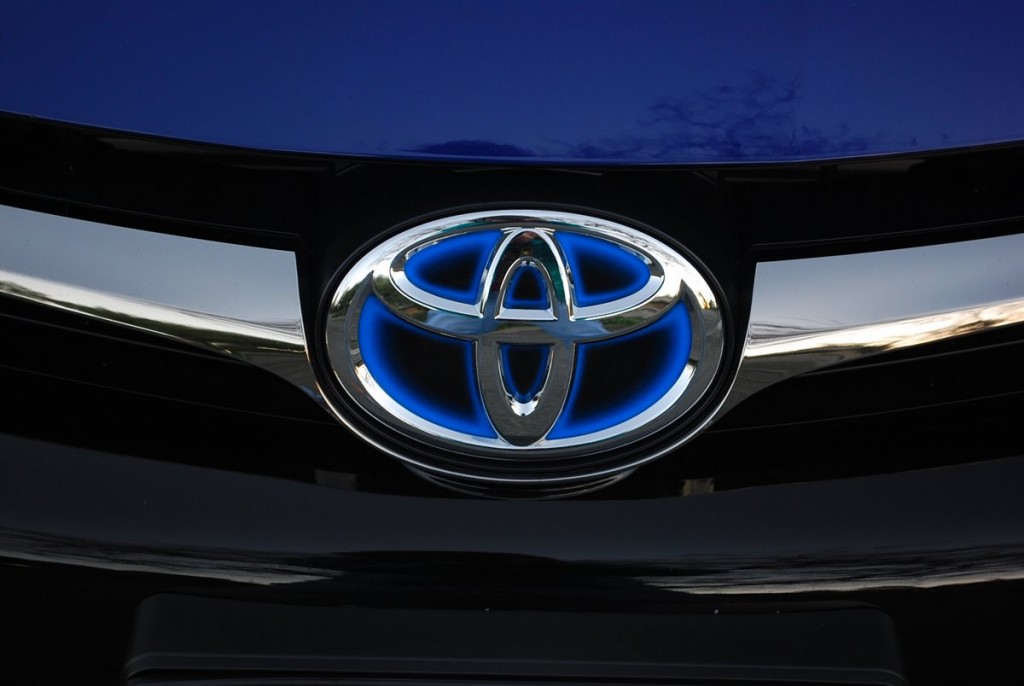 2015 Toyota Camry Hybrid SE Sedan