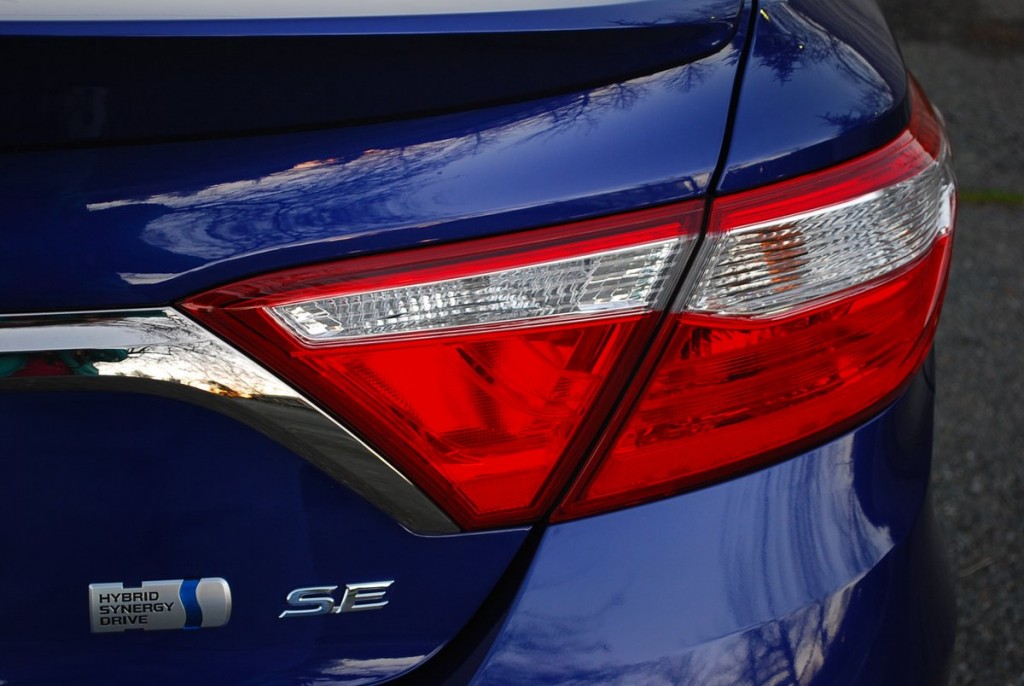 2015 Toyota Camry Hybrid SE Sedan