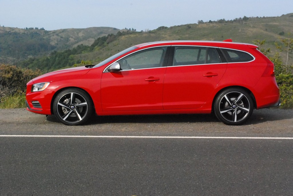 Title: 2015 Volvo V60 T6 R-Design
