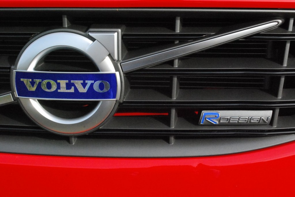 Title: 2015 Volvo V60 T6 R-Design