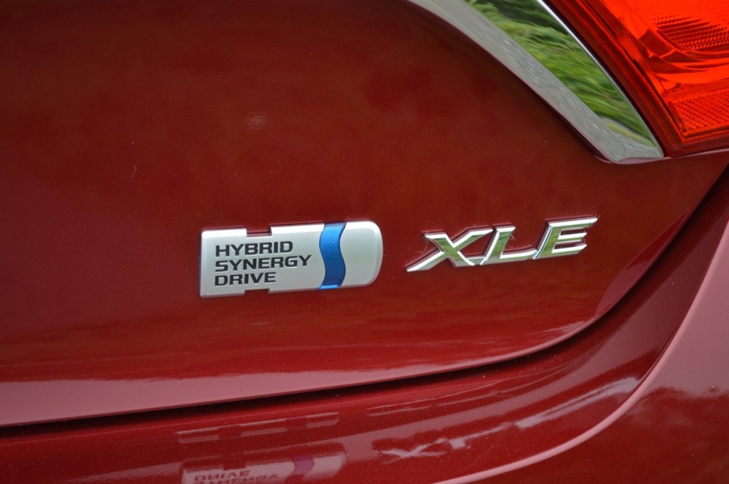 2016 Toyota Camry Hybrid XLE Sedan