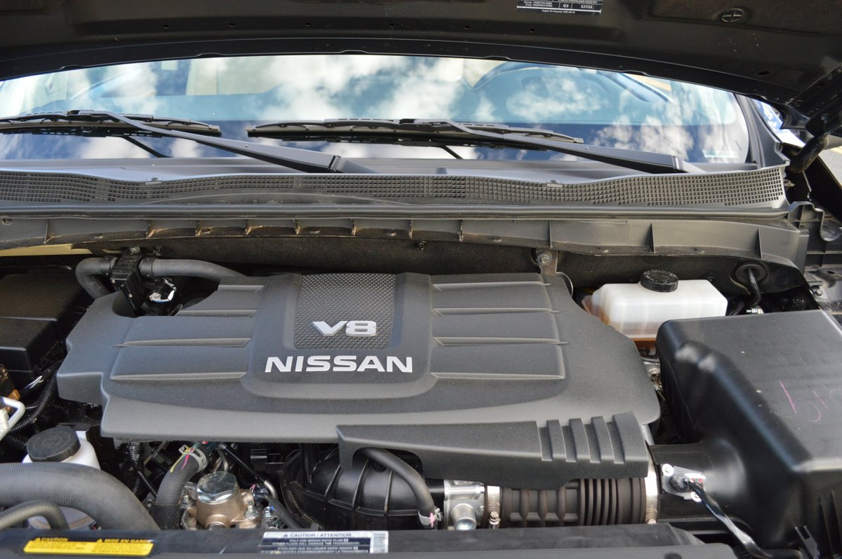 2017 Nissan Titan V8 SL 4WD