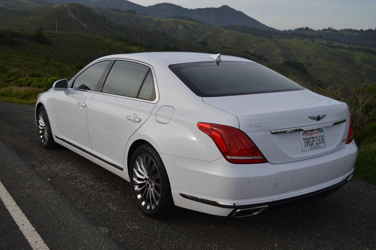 2017 Genesis G90 RWD 3.3T Premium