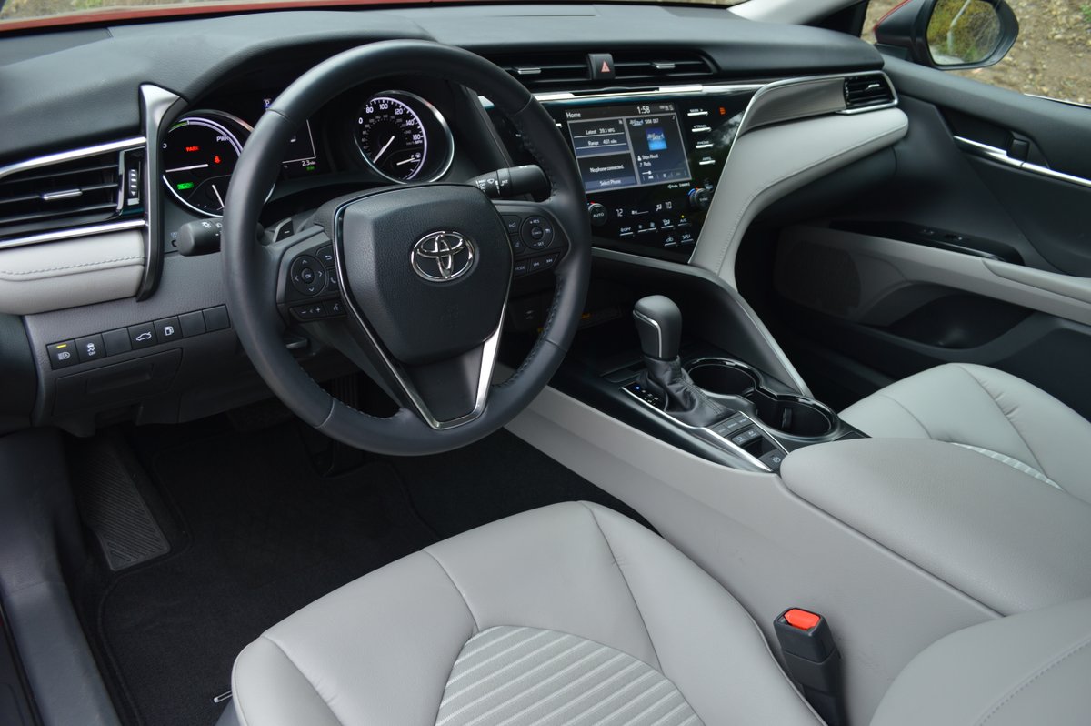 2018 Toyota Camry Hybrid SE